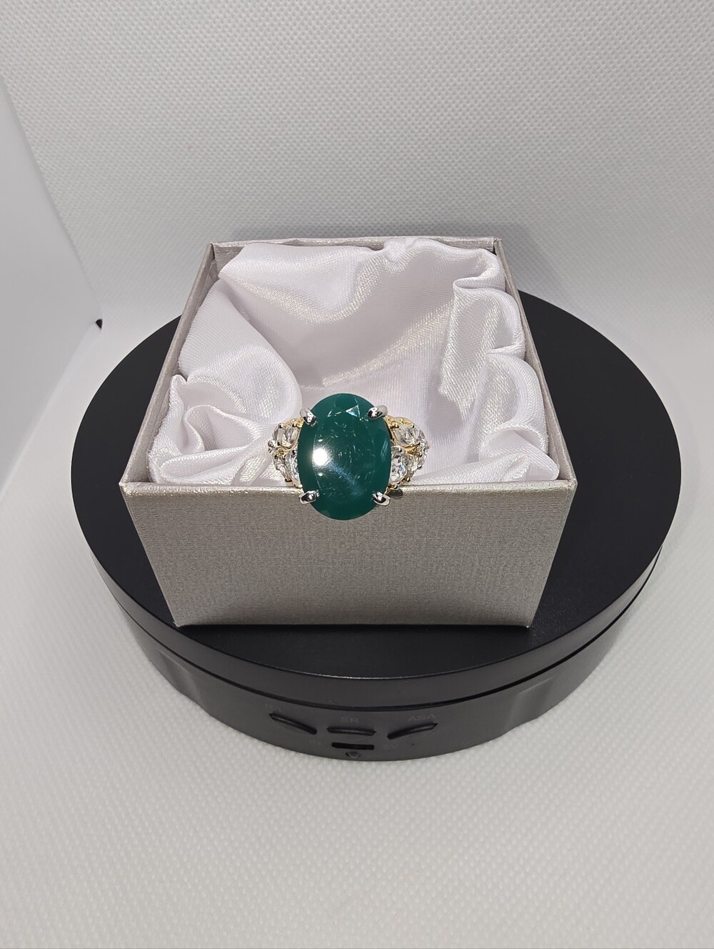 Beautiful EverTrue Verde Onyx and White Topaz 9.90 ctw Ring Size 6